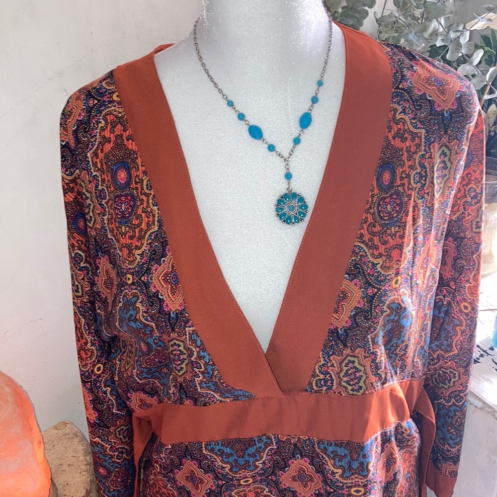 🆑️SALE ☀ STUNNING vs neck Bohemian Tunic with adorable back tied bow.